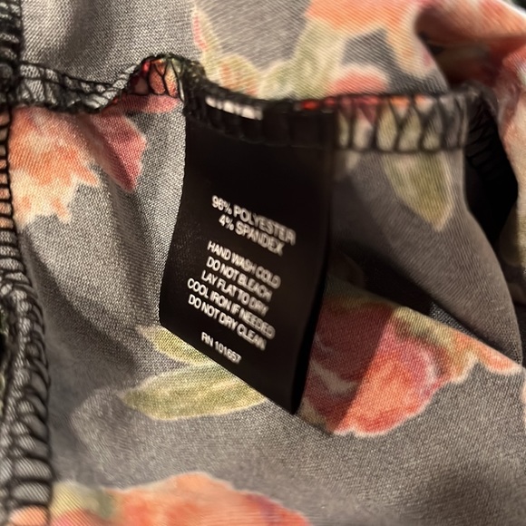 Signature Studio Skirt🌹Beautiful - Picture 4 of 4